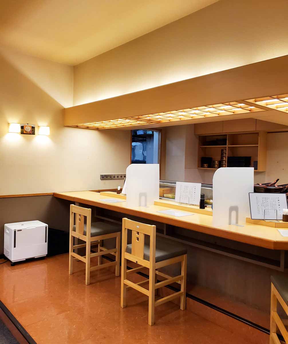 店内 カウンター席